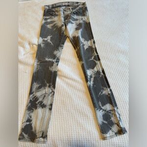 JBrand Skinny Jeans great splatter. Size 28, runs small.